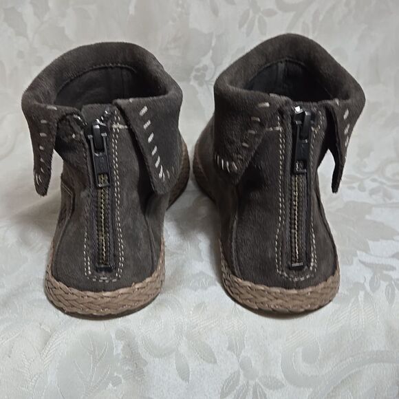 Ugg Suede Gray Foldover Mocassin Boots - Picture 6 of 8